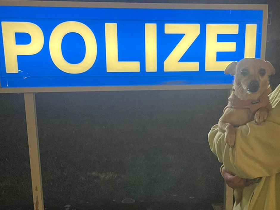 Hündin Happy bei der Polizei