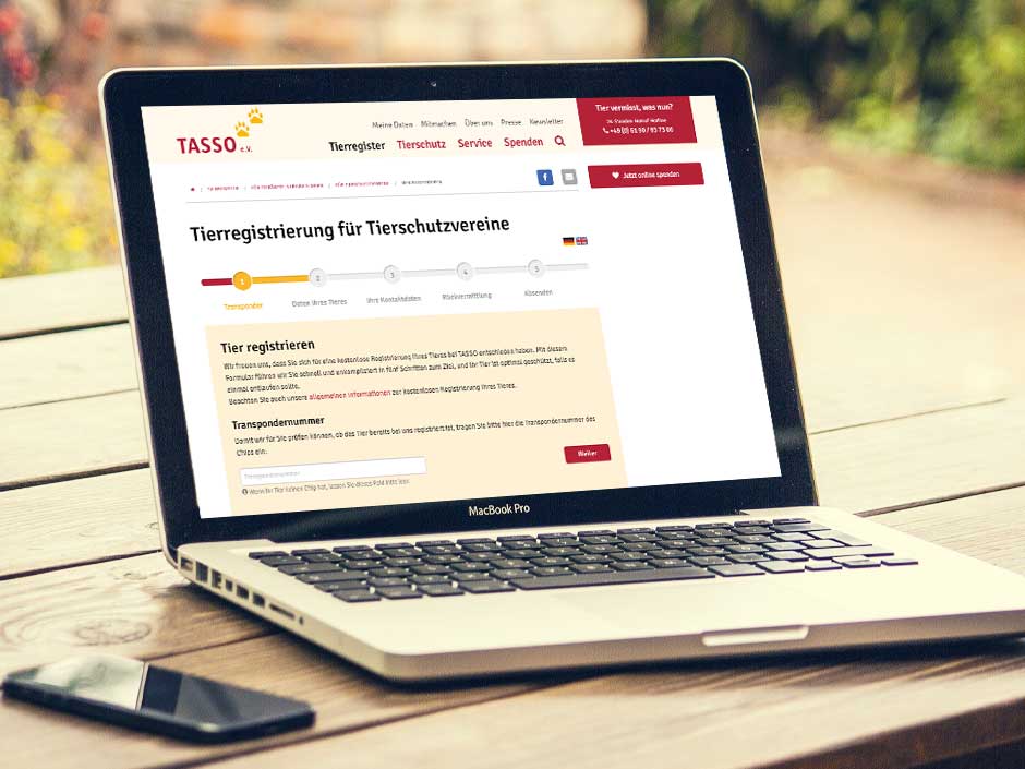 Eine Registrierungs-Formular für Tierschutzvereine wird auf einem Computer angezeigt.